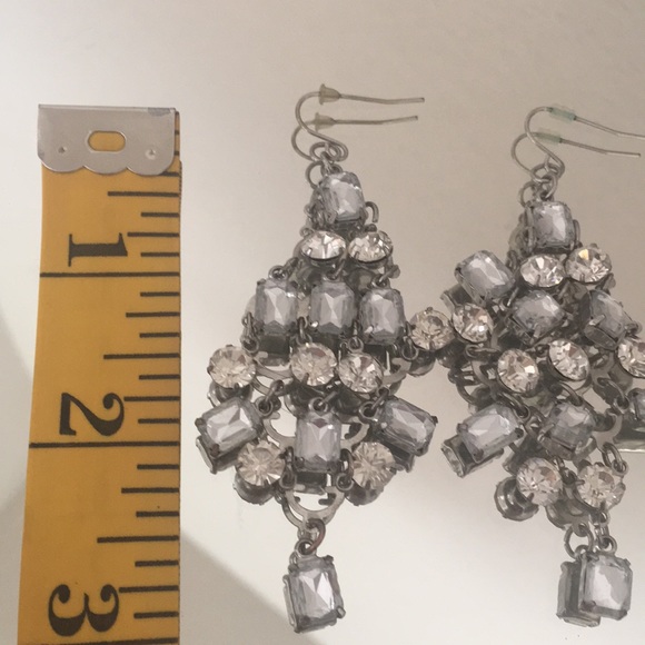 🔷 Beautiful Bling Earrings - Picture 2 of 4